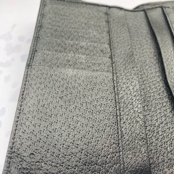 Gucci - EUC - Pebbled Long Snappy Silver Hardware - - Picture 3 of 4